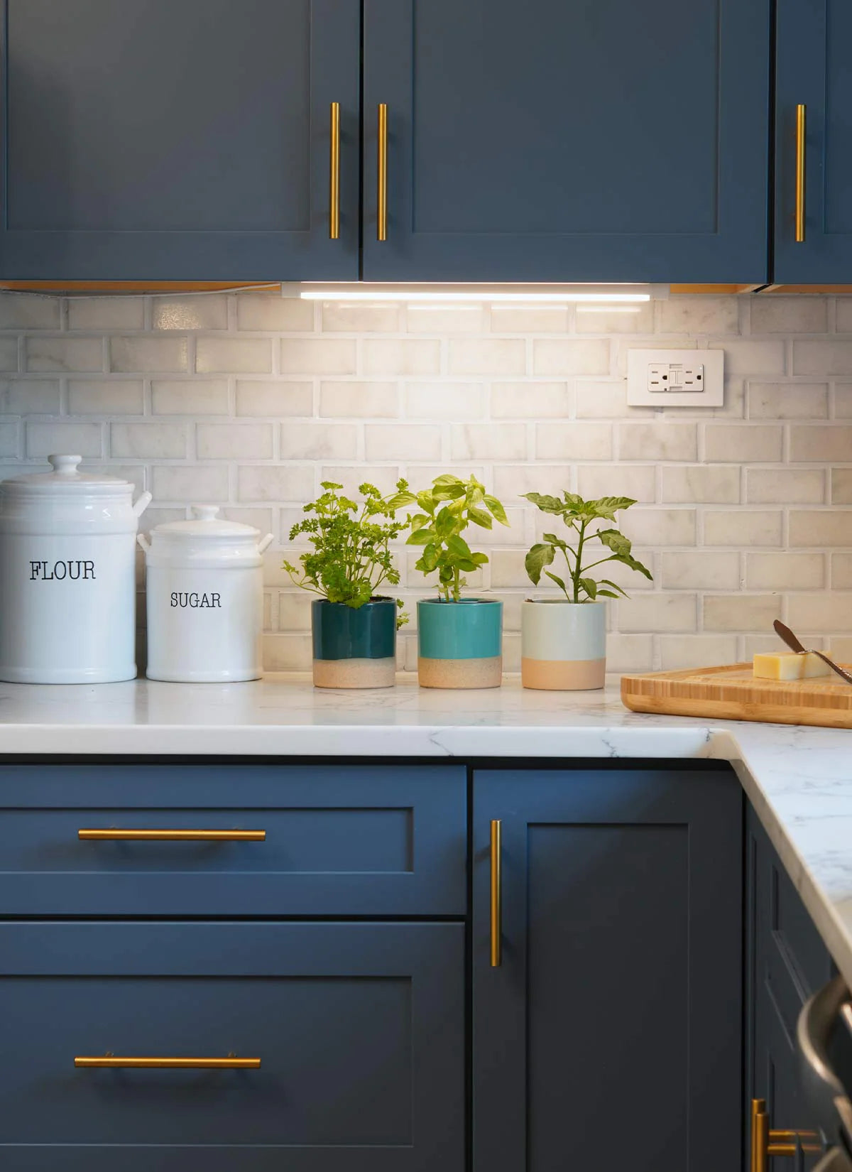 Grove™ LED Grow Light by Soltech - Unbeatable Quality for Premium Aesthetics and Function -  Plant Circle.